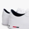 Sneaker van gevulkaniseerd leer met vlaggenstreep Sneaker van gevulkaniseerd leer met vlaggenstreep