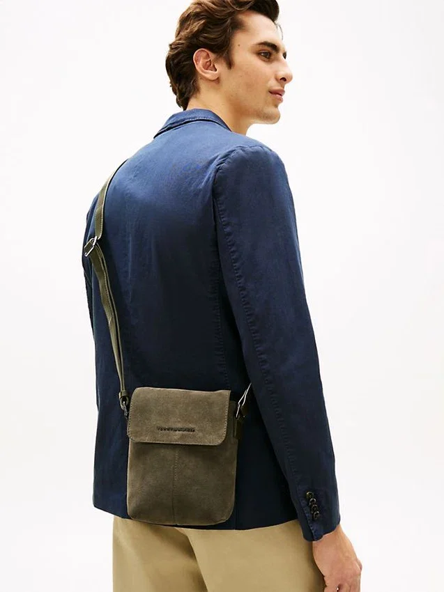Suède crossbodytas met klep Suède crossbodytas met klep