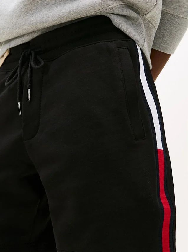 Sweatshort met vlaglogo Sweatshort met vlaglogo