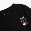 T-shirt met Tommy x Cadillac F1® Team-logo voor kinderen T-shirt met Tommy x Cadillac F1® Team-logo voor kinderen