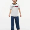 T-shirt met vlaggenstrepen en logo voor kinderen T-shirt met vlaggenstrepen en logo voor kinderen