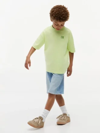 T-shirt met vlaglogo in dezelfde kleur voor kinderen