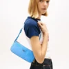 Tommy Jeans suède schoudertas Tommy Jeans suède schoudertas