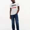 Tommy x Cadillac F1® Team Chevron T-shirt voor kinderen Tommy x Cadillac F1® Team Chevron T-shirt voor kinderen