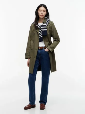 Trenchcoat met dubbele rij knopen en ceintuur Trenchcoat met dubbele rij knopen en ceintuur