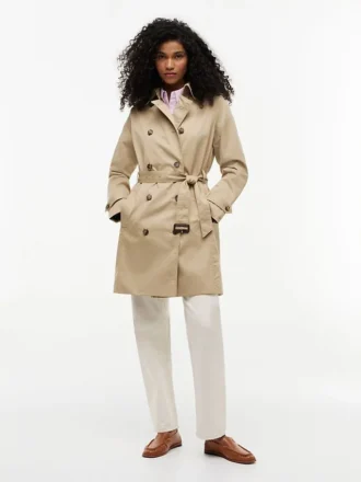 Trenchcoat met dubbele rij knopen en ceintuur Trenchcoat met dubbele rij knopen en ceintuur