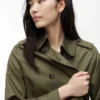 Trenchcoat met dubbele rij knopen en ceintuur Trenchcoat met dubbele rij knopen en ceintuur