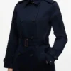Trenchcoat met dubbele rij knopen en ceintuur Trenchcoat met dubbele rij knopen en ceintuur