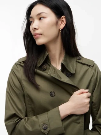 Trenchcoat met dubbele rij knopen en ceintuur Trenchcoat met dubbele rij knopen en ceintuur
