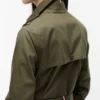 Trenchcoat met dubbele rij knopen en ceintuur Trenchcoat met dubbele rij knopen en ceintuur