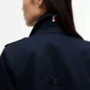 Trenchcoat met dubbele rij knopen en ceintuur Trenchcoat met dubbele rij knopen en ceintuur