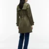 Trenchcoat met dubbele rij knopen en ceintuur Trenchcoat met dubbele rij knopen en ceintuur