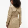 Trenchcoat met dubbele rij knopen en ceintuur Trenchcoat met dubbele rij knopen en ceintuur