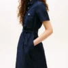 Utility-shirtjurk met korte mouwen en riemen Utility-shirtjurk met korte mouwen en riemen