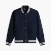 Waterafstotend varsityjack met vlaglogo Waterafstotend varsityjack met vlaglogo