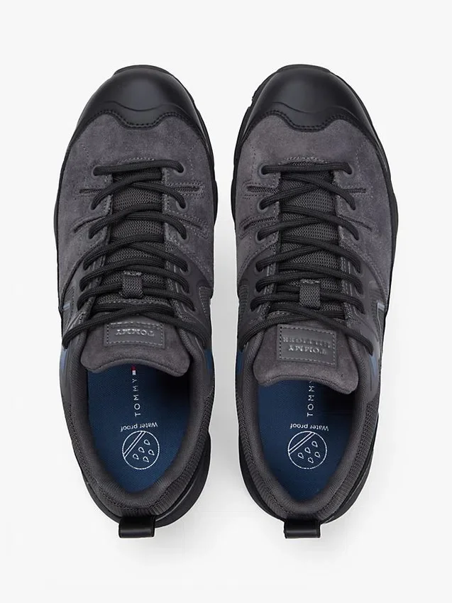 Waterafstotende suède tech-sneaker Waterafstotende suède tech-sneaker